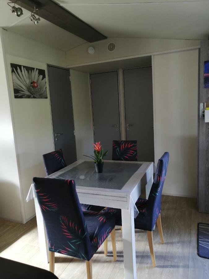 Charmant Mobil-Home Rocbaron Exterior foto