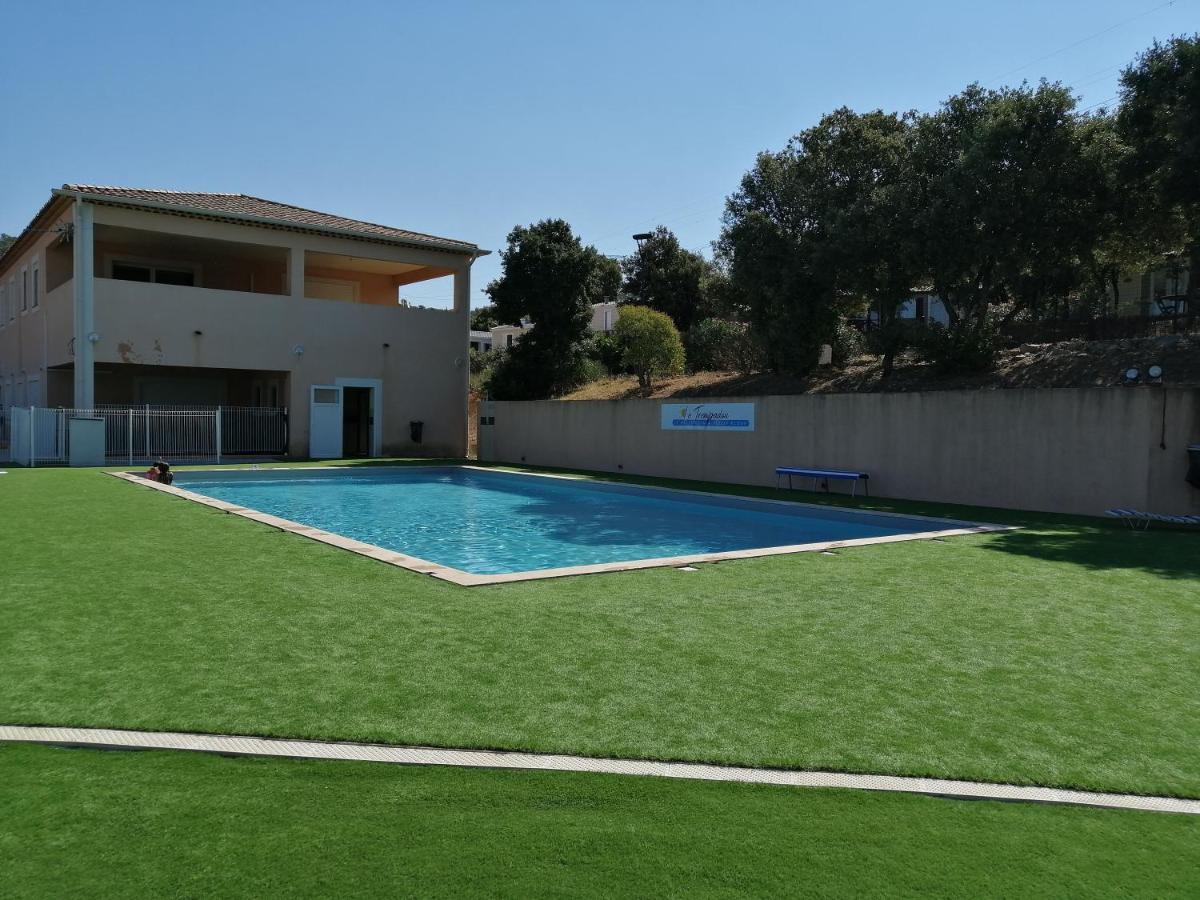 Charmant Mobil-Home Rocbaron Exterior foto